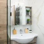 Spacious Luminous Apartament *