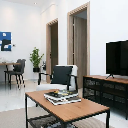 Spacious Luminous Apartment
